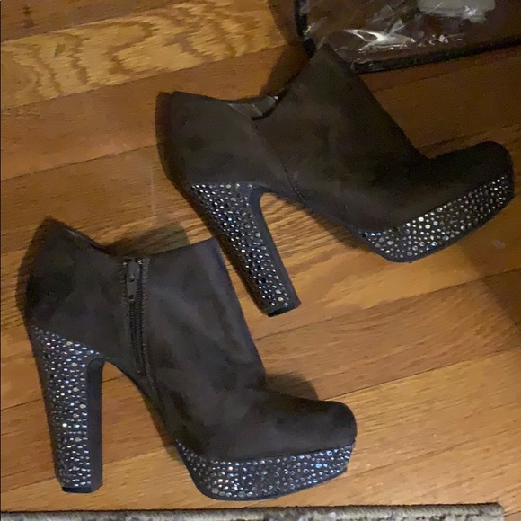 Ankle boots - Picture 2 of 2